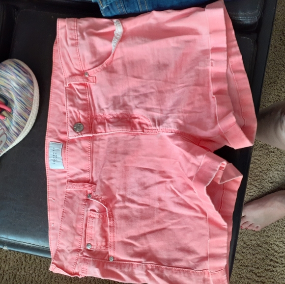 Shorts - Picture 3 of 3